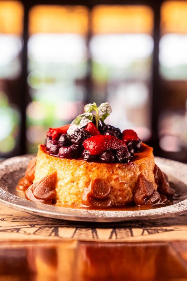 Postre de frutos rojos con dulce de leche